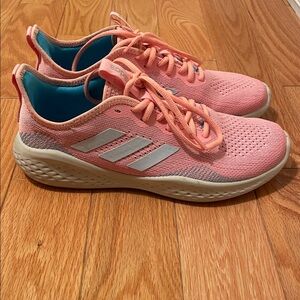 🍑 EUC Women’s Adidas Bounce Running Shoes